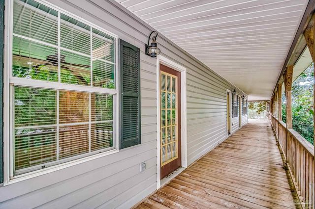 7619 Lakeside Dr, Milton, FL 32583