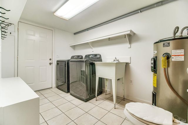 7619 Lakeside Dr, Milton, FL 32583