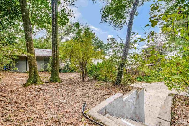 7619 Lakeside Dr, Milton, FL 32583