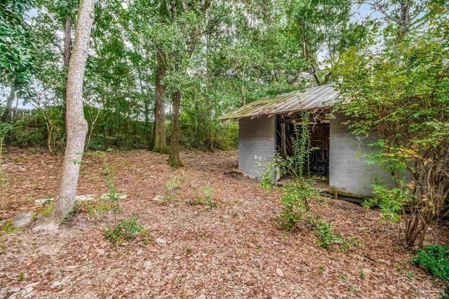 7619 Lakeside Dr, Milton, FL 32583