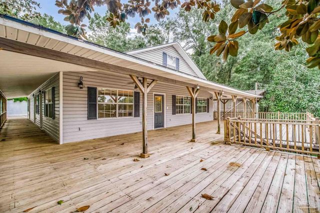 7619 Lakeside Dr, Milton, FL 32583