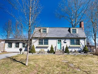 74 Domingos St, Somerset, MA 02726