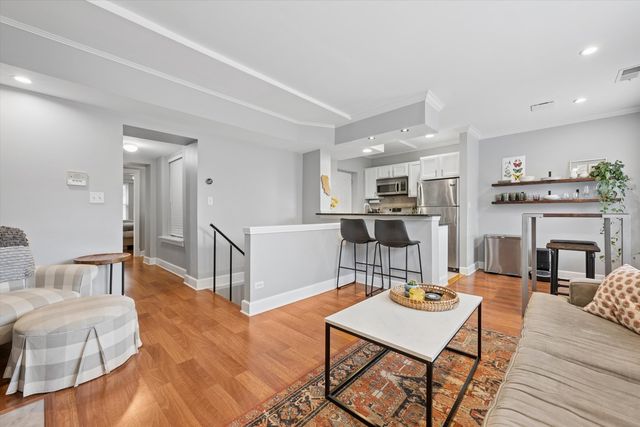 3456 N JANSSEN Avenue G1, Chicago, IL 60657