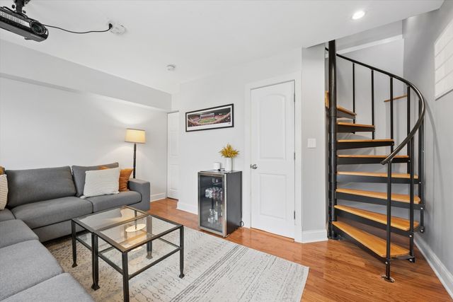 3456 N JANSSEN Avenue G1, Chicago, IL 60657