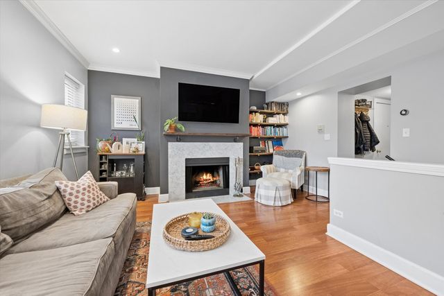 3456 N JANSSEN Avenue G1, Chicago, IL 60657