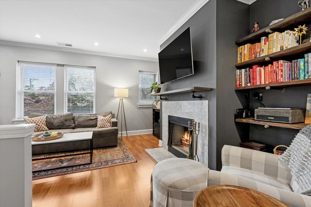 3456 N JANSSEN Avenue G1, Chicago, IL 60657