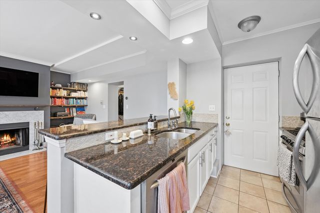 3456 N JANSSEN Avenue G1, Chicago, IL 60657