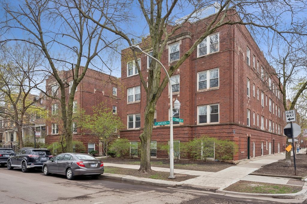 3456 N JANSSEN Avenue G1, Chicago, IL 60657