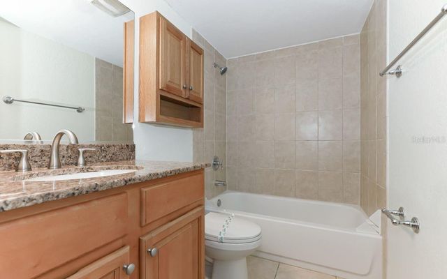 942 LA COSTA CIRCLE 9, Sarasota, FL 34237