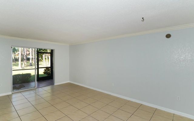 942 LA COSTA CIRCLE 9, Sarasota, FL 34237