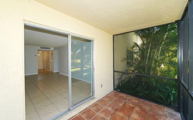 942 LA COSTA CIRCLE 9, Sarasota, FL 34237