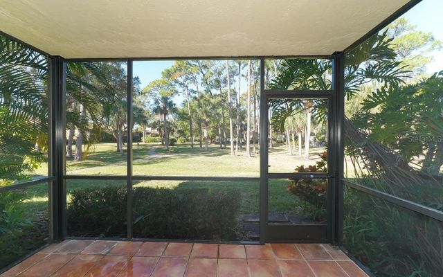 942 LA COSTA CIRCLE 9, Sarasota, FL 34237