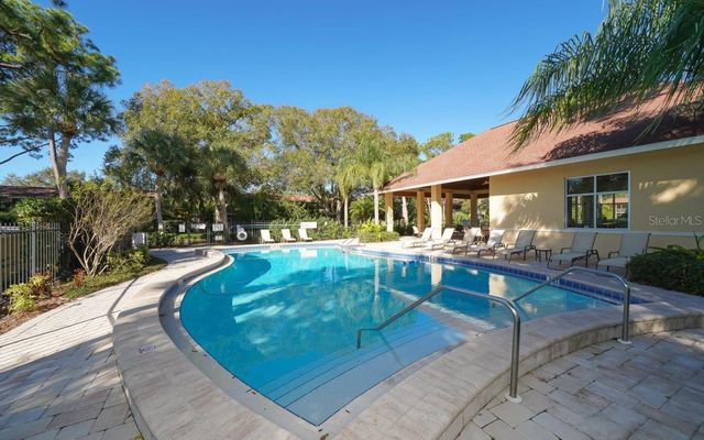 942 LA COSTA CIRCLE 9, Sarasota, FL 34237