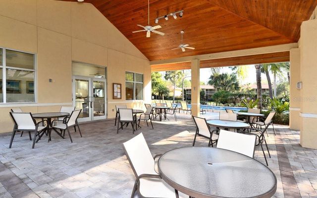 942 LA COSTA CIRCLE 9, Sarasota, FL 34237