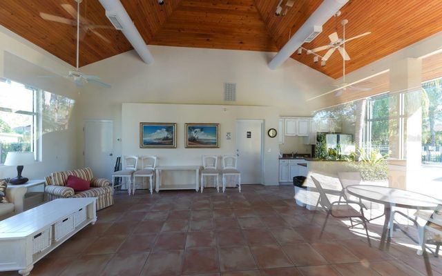 942 LA COSTA CIRCLE 9, Sarasota, FL 34237