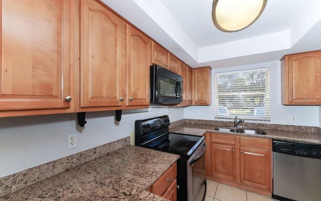 942 LA COSTA CIRCLE 9, Sarasota, FL 34237