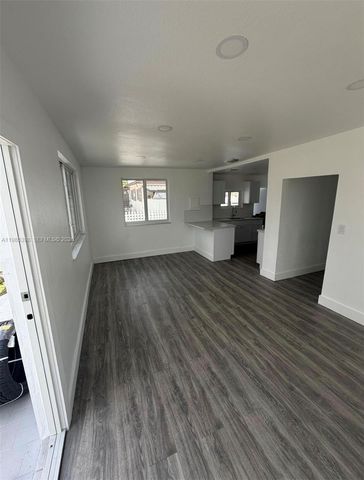 1637 NW 31st Ave ., Miami, FL 33125