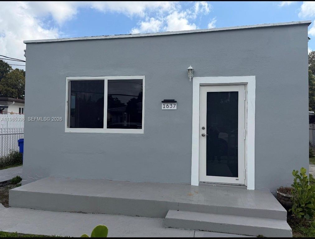 1637 NW 31st Ave ., Miami, FL 33125
