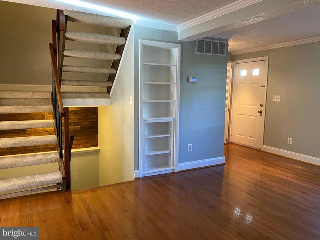 1666 BARNSTEAD DR, Reston, VA 20194