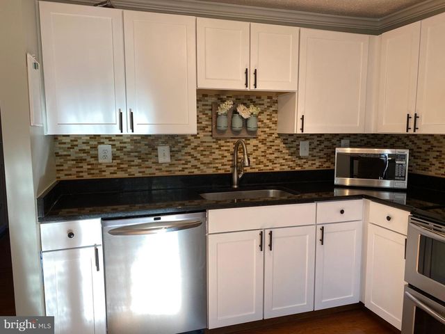 1666 BARNSTEAD DR, Reston, VA 20194