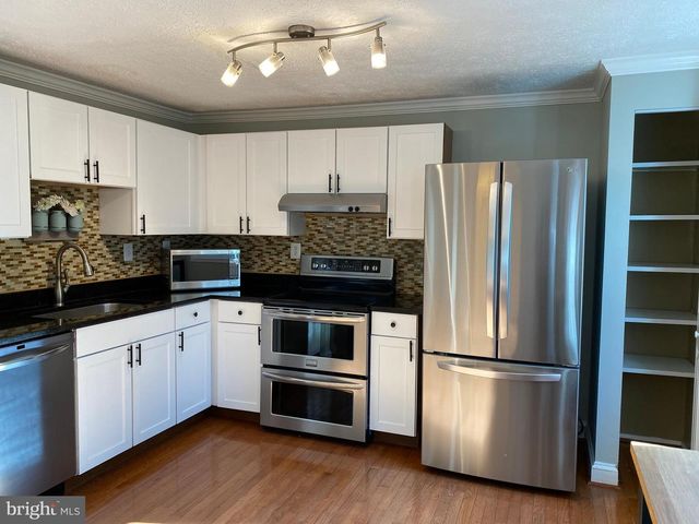 1666 BARNSTEAD DR, Reston, VA 20194