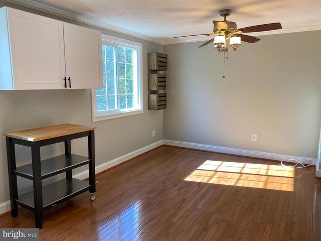 1666 BARNSTEAD DR, Reston, VA 20194