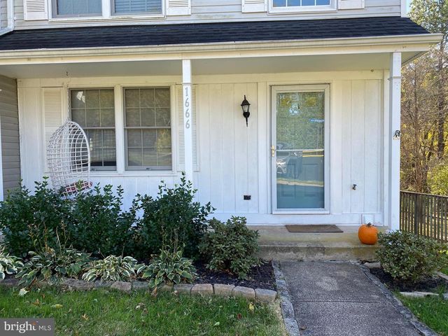 1666 BARNSTEAD DR, Reston, VA 20194