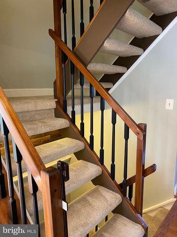 1666 BARNSTEAD DR, Reston, VA 20194