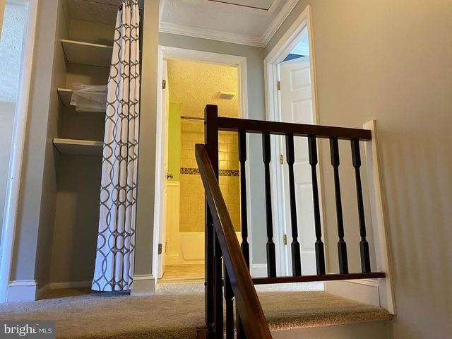 1666 BARNSTEAD DR, Reston, VA 20194