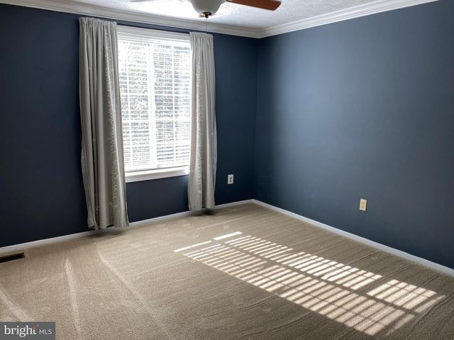 1666 BARNSTEAD DR, Reston, VA 20194