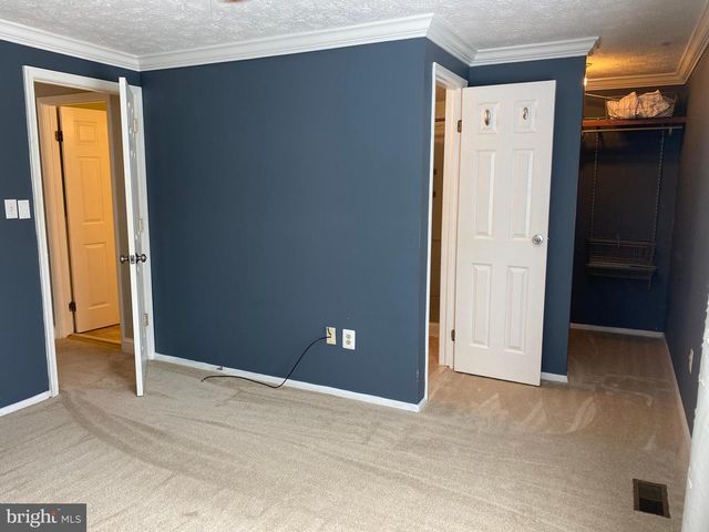1666 BARNSTEAD DR, Reston, VA 20194