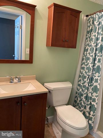 1666 BARNSTEAD DR, Reston, VA 20194