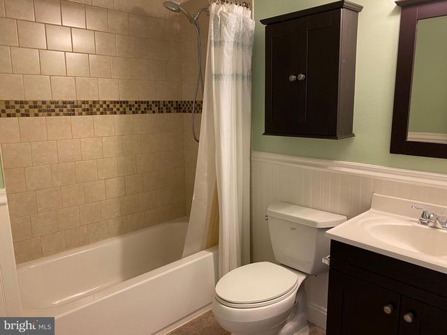1666 BARNSTEAD DR, Reston, VA 20194