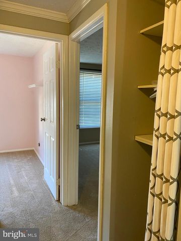 1666 BARNSTEAD DR, Reston, VA 20194