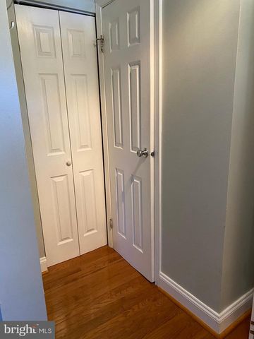 1666 BARNSTEAD DR, Reston, VA 20194