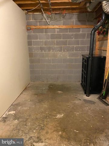1666 BARNSTEAD DR, Reston, VA 20194