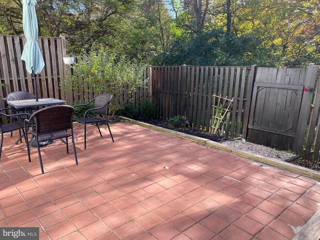 1666 BARNSTEAD DR, Reston, VA 20194