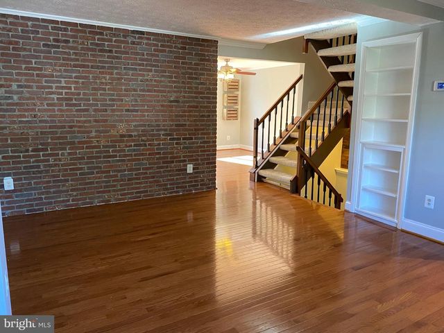 1666 BARNSTEAD DR, Reston, VA 20194