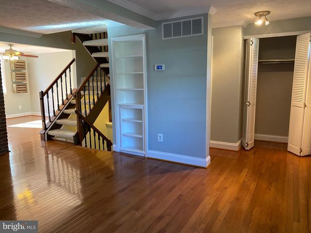 1666 BARNSTEAD DR, Reston, VA 20194
