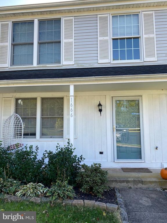 1666 BARNSTEAD DR, Reston, VA 20194