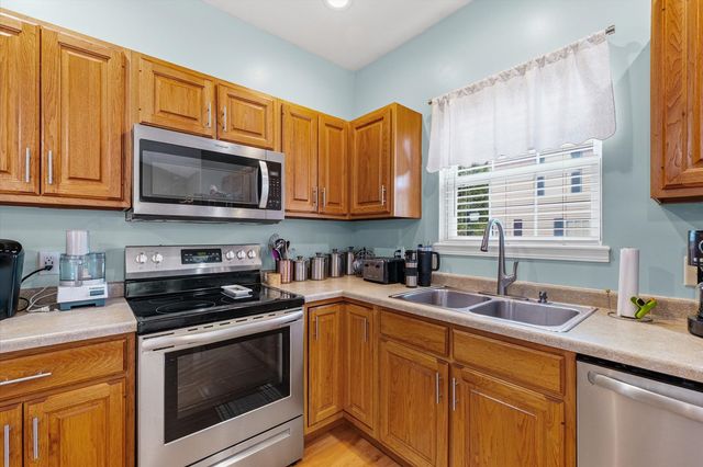 3004 Countrybend Lane, Champaign, IL 61822