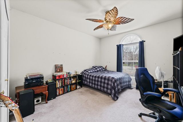 3004 Countrybend Lane, Champaign, IL 61822