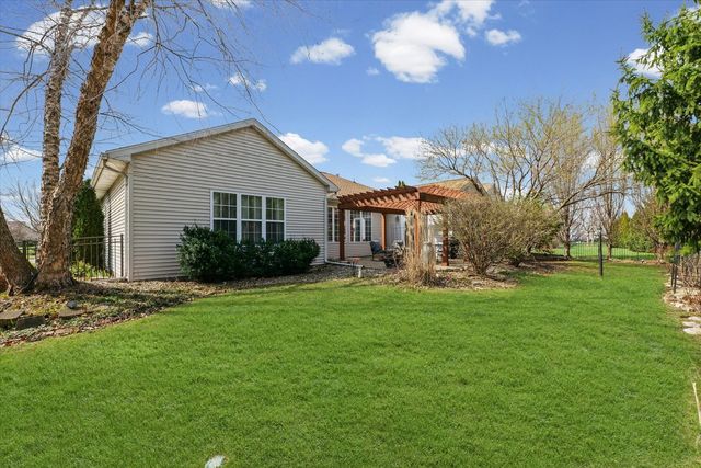 3004 Countrybend Lane, Champaign, IL 61822