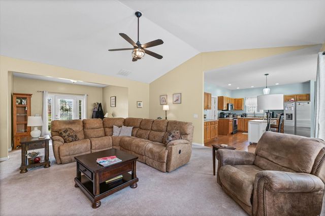 3004 Countrybend Lane, Champaign, IL 61822