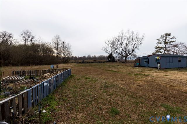 7616 Airport Rd, Quinton, VA 23141