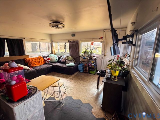 7616 Airport Rd, Quinton, VA 23141