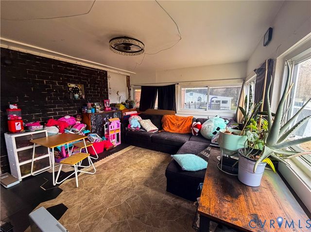 7616 Airport Rd, Quinton, VA 23141