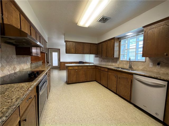 4302 Pecan Valley Dr, Corpus Christi, TX 78413