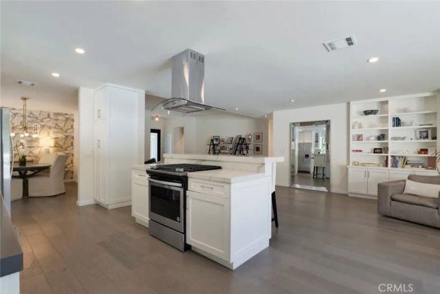 4527 Santa Lucia Drive, Woodland Hills, CA 91364
