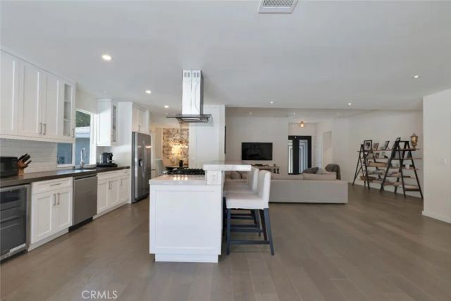 4527 Santa Lucia Drive, Woodland Hills, CA 91364